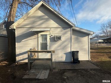 524 CAROLINE Street, Unit B, Pekin, IL 61554