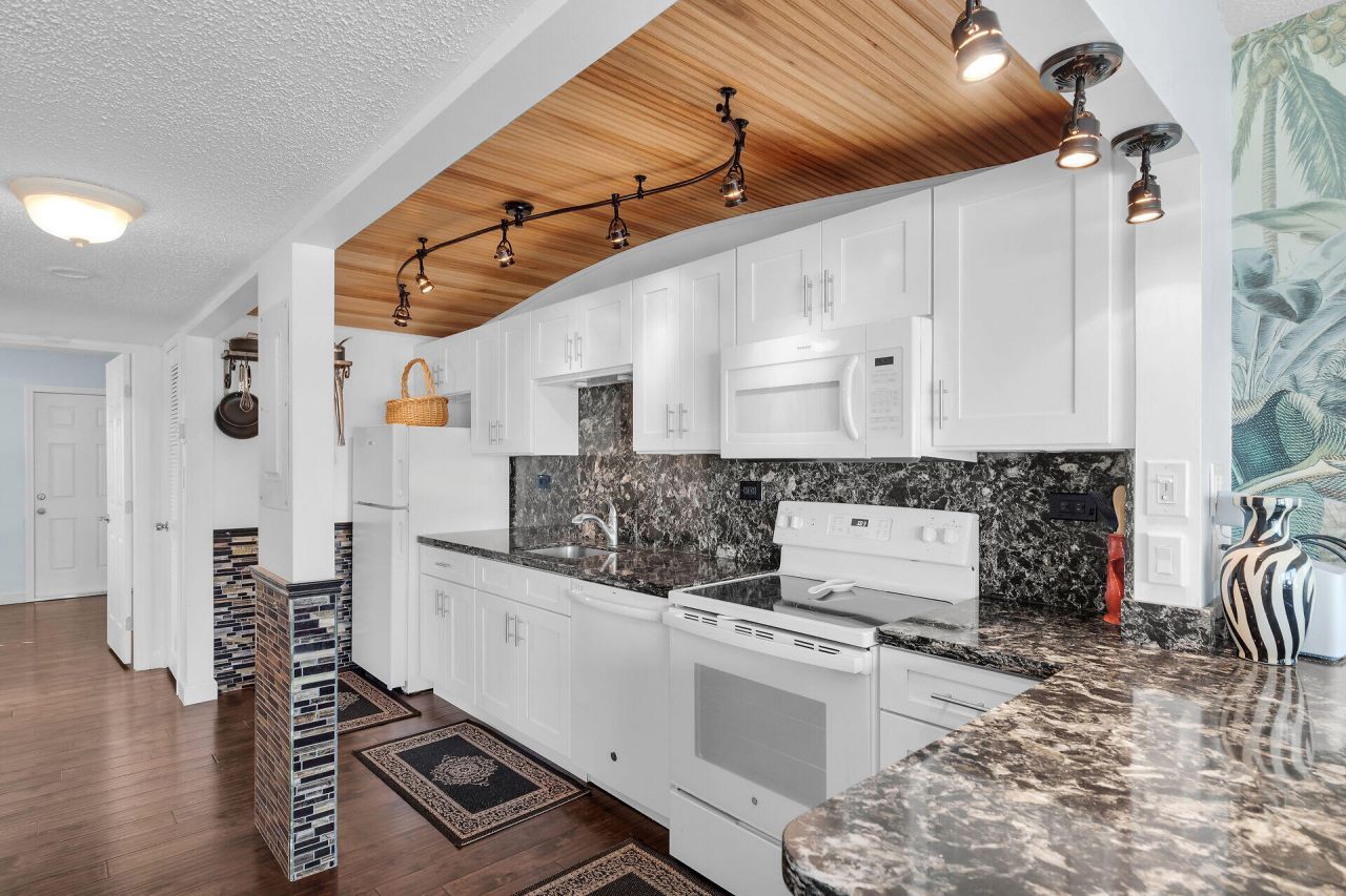 668 & 670 89th Street Ocean, Marathon, FL 33050 Photo