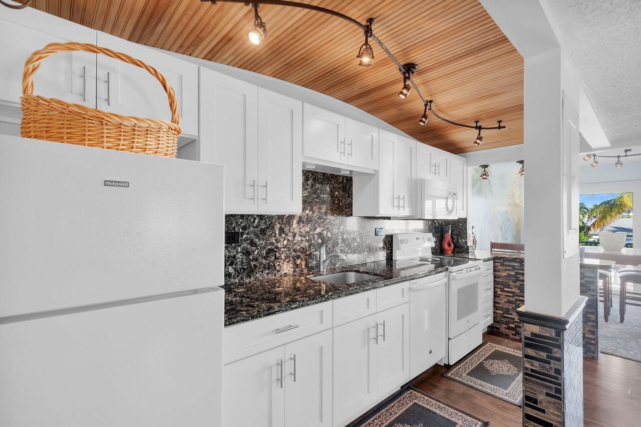 668 & 670 89th Street Ocean, Marathon, FL 33050 Photo