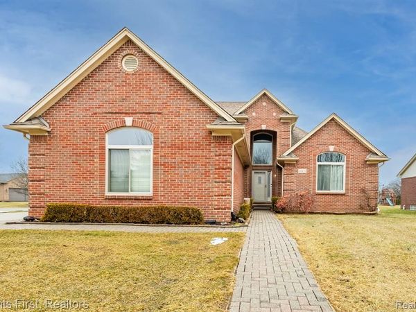 21271 Little River Boulevard, Clinton Twp, MI 48036
