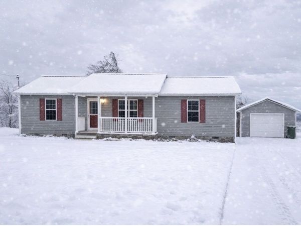 383 Strawberry Dr, Winchester, TN 37398