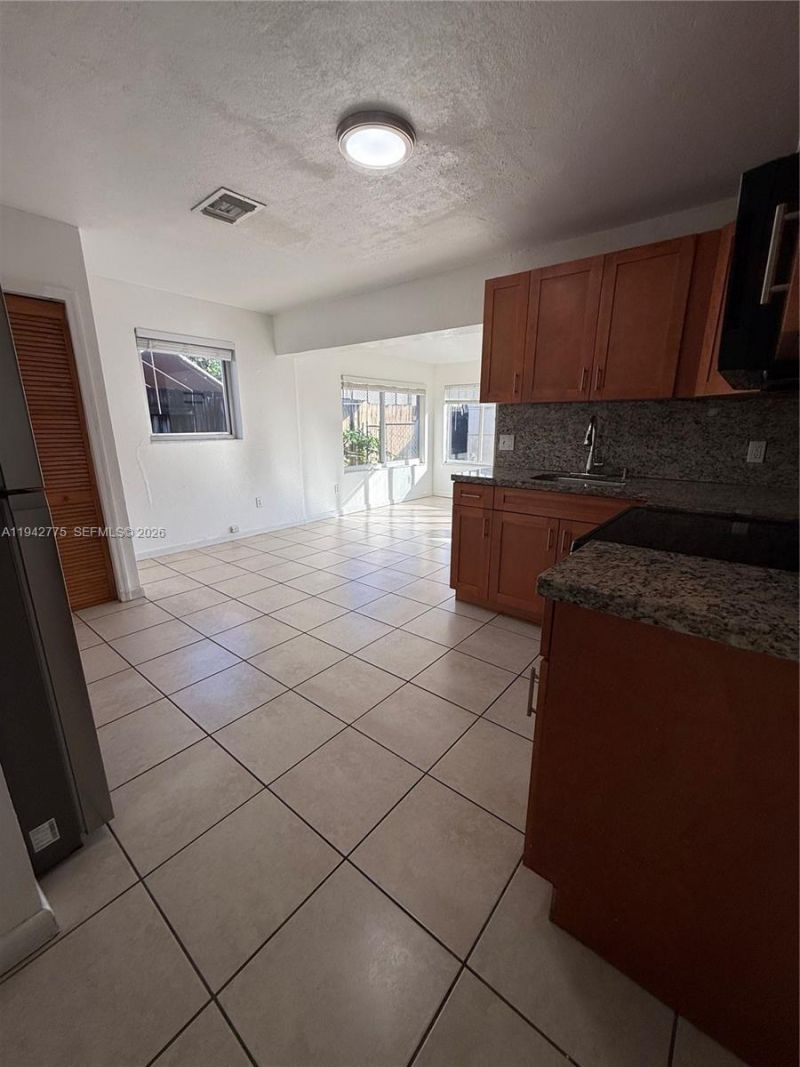 351 E 17th St , Unit 353, Hialeah, FL 33010 Photo