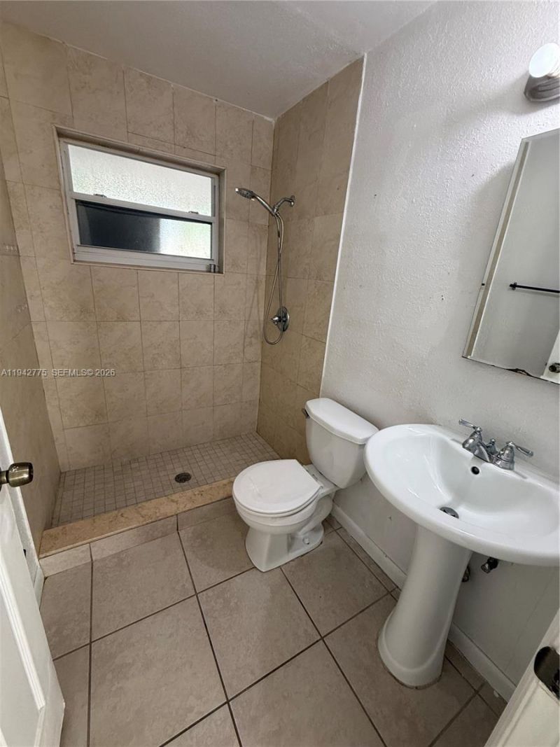 351 E 17th St , Unit 353, Hialeah, FL 33010 Photo