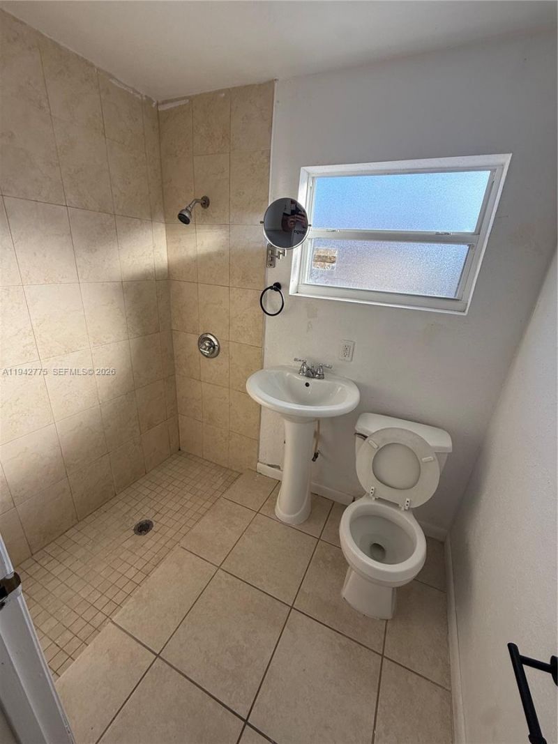 351 E 17th St , Unit 353, Hialeah, FL 33010 Photo