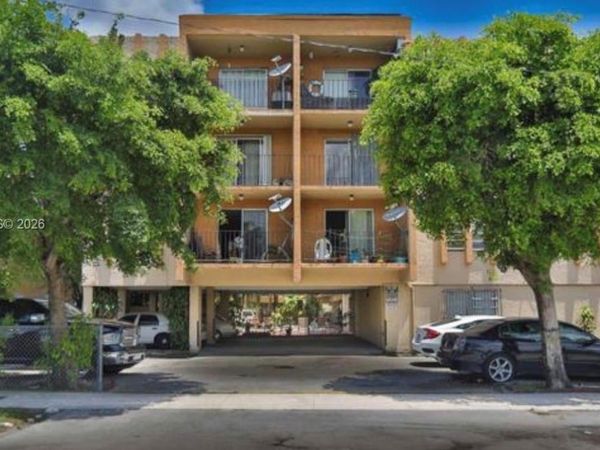 1085 W 68th St, Unit 309, Hialeah, FL 33014