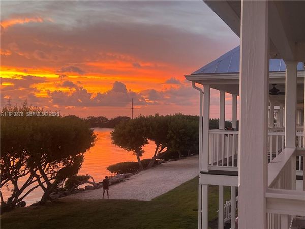 5017 Sunset Village Dr, Duck, FL 33050