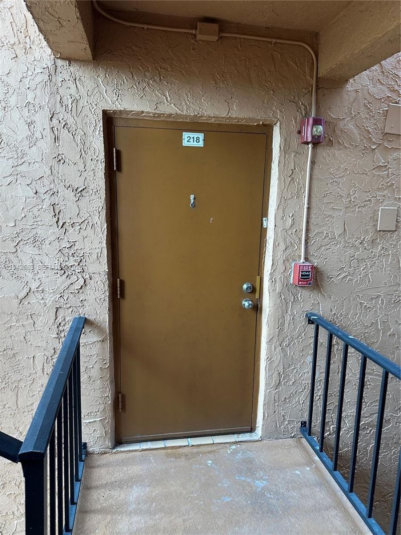 3048 E Sunrise Lakes Dr, Unit 218, Sunrise, FL 33322 Photo