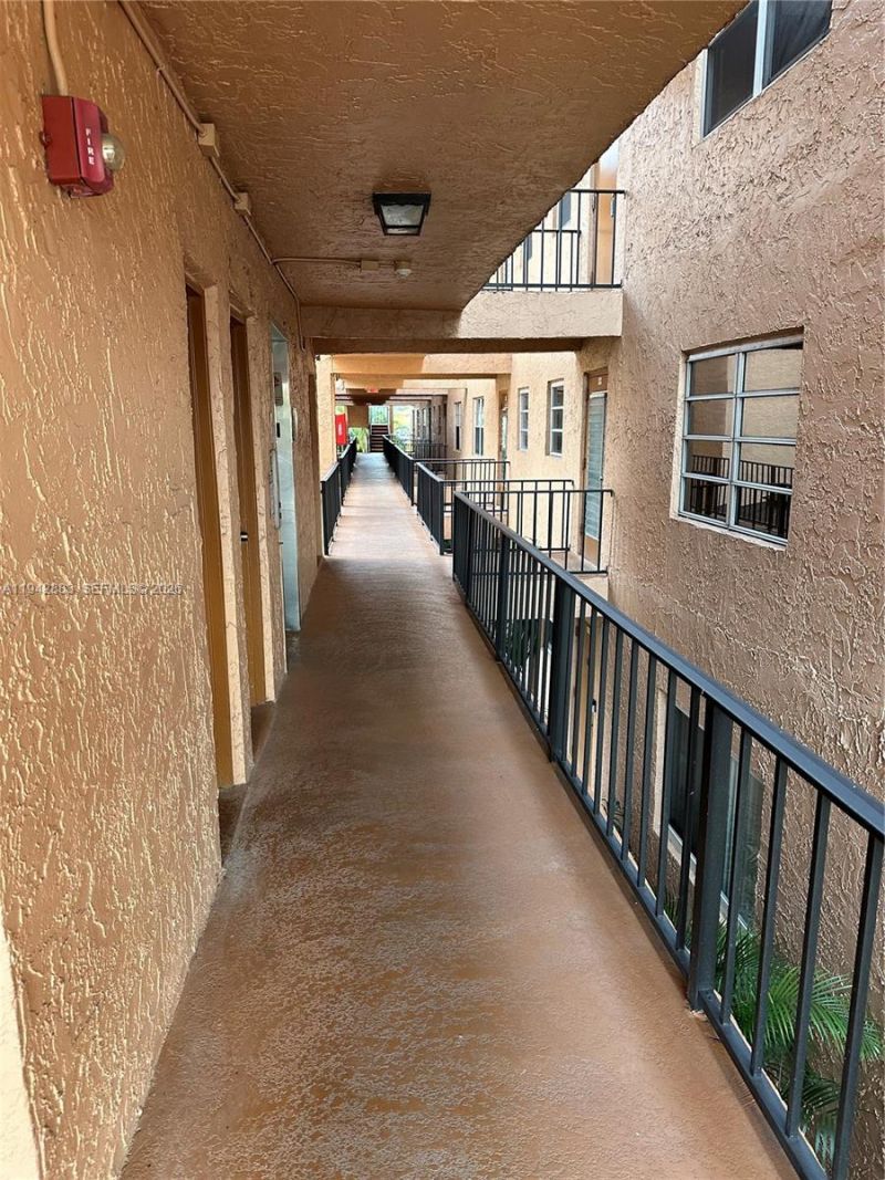 3048 E Sunrise Lakes Dr, Unit 218, Sunrise, FL 33322 Photo