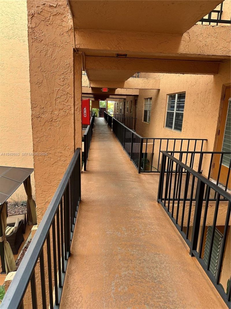 3048 E Sunrise Lakes Dr, Unit 218, Sunrise, FL 33322 Photo