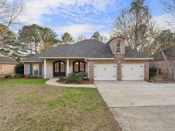 11 W Donnington Ct., Hattiesburg, MS 39402
