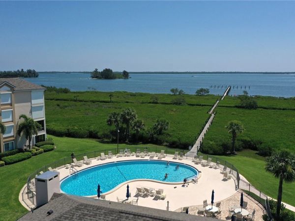 6175 S Mirror Lake Drive, Unit 301, Sebastian, FL 32958