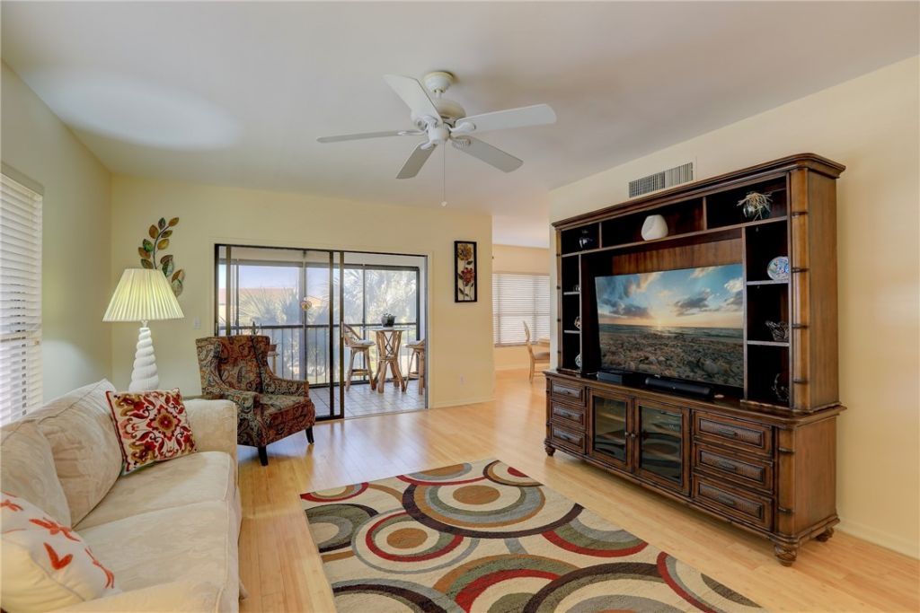 6175 S Mirror Lake Drive, Unit 301, Sebastian, FL 32958 Photo
