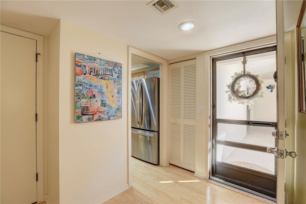 6175 S Mirror Lake Drive, Unit 301, Sebastian, FL 32958 Photo