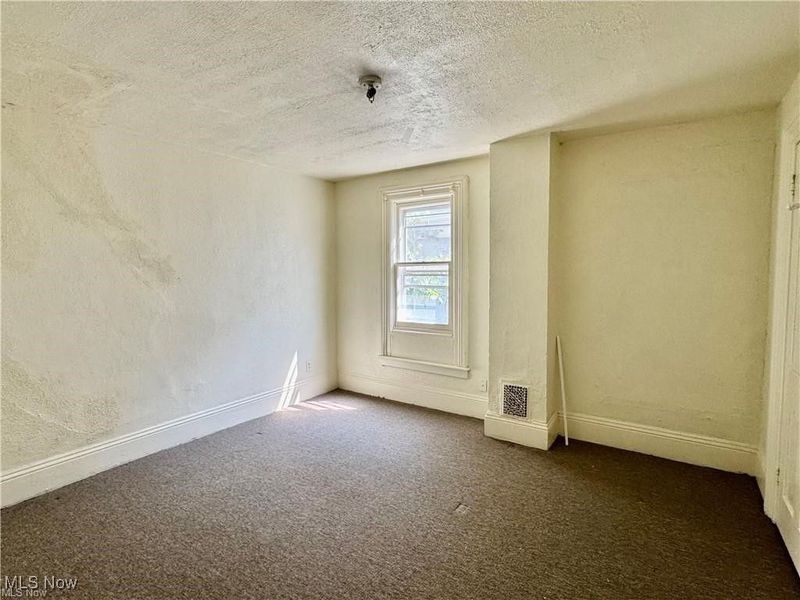 543 E Buchtel Avenue, Akron, OH 44304 Photo 12