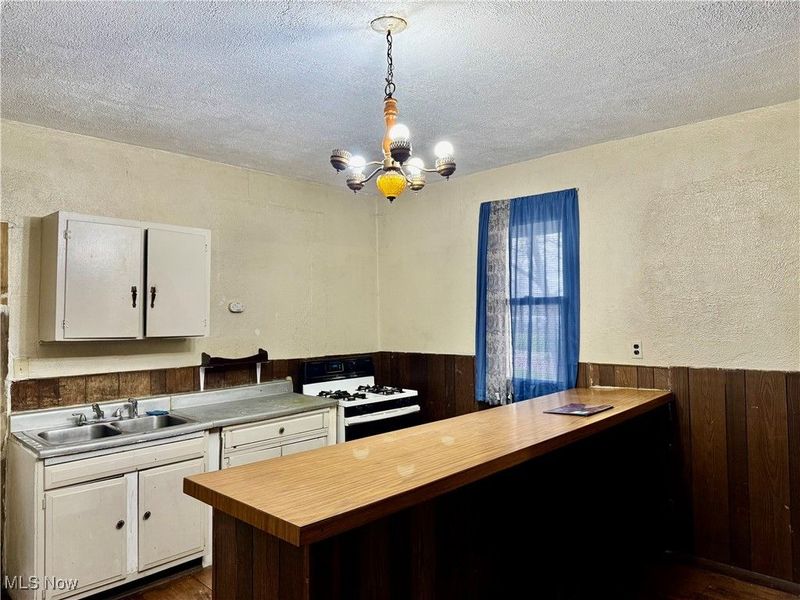 543 E Buchtel Avenue, Akron, OH 44304 Photo 8