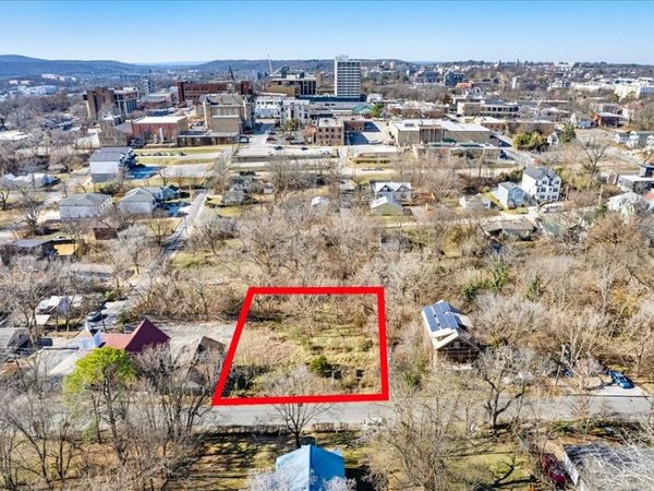 11 N Willow Avenue , Fayetteville, AR 72701