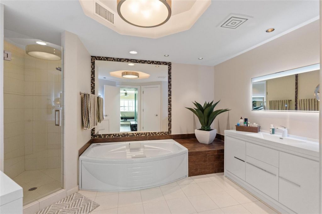 1228 Hillsboro Mile, Unit 202, Hillsboro Beach, FL 33062 Photo