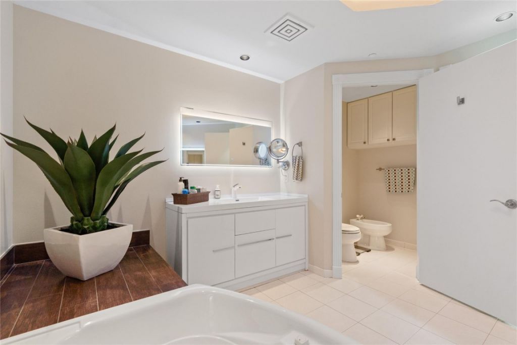 1228 Hillsboro Mile, Unit 202, Hillsboro Beach, FL 33062 Photo