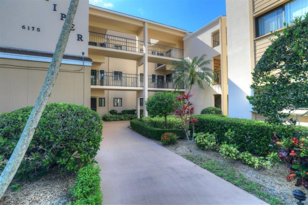 6175 S Mirror Lake Drive, Unit 301, Sebastian, FL 32958 Photo