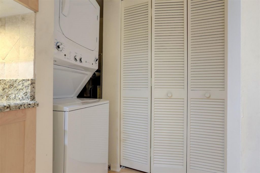 6175 S Mirror Lake Drive, Unit 301, Sebastian, FL 32958 Photo