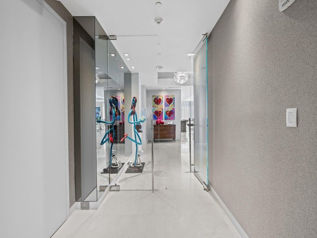 21 Isle Of Venice Drive, Unit 301, Fort Lauderdale, FL 33301 Photo