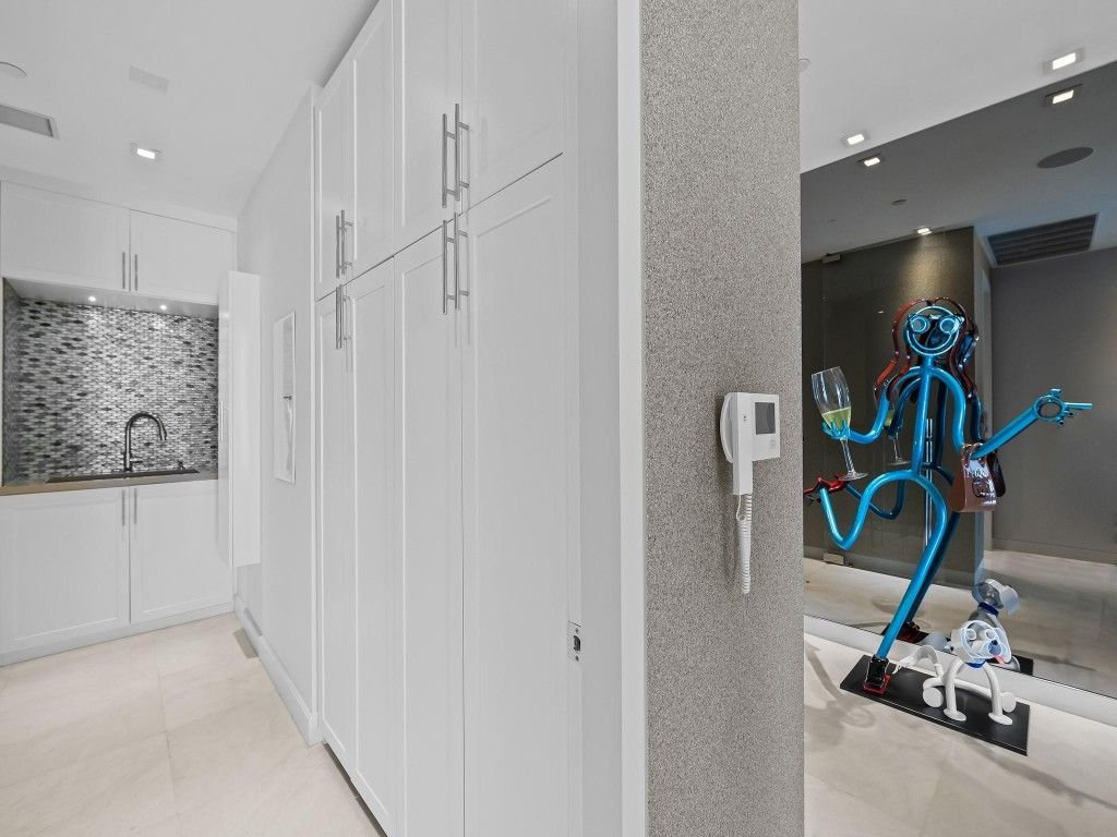 21 Isle Of Venice Drive, Unit 301, Fort Lauderdale, FL 33301 Photo