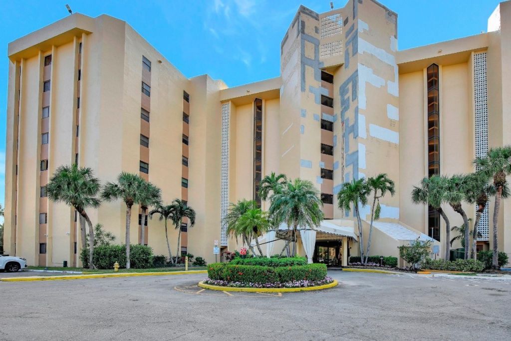 7100 Radice Court, Unit 207, Lauderhill, FL 33319 Photo