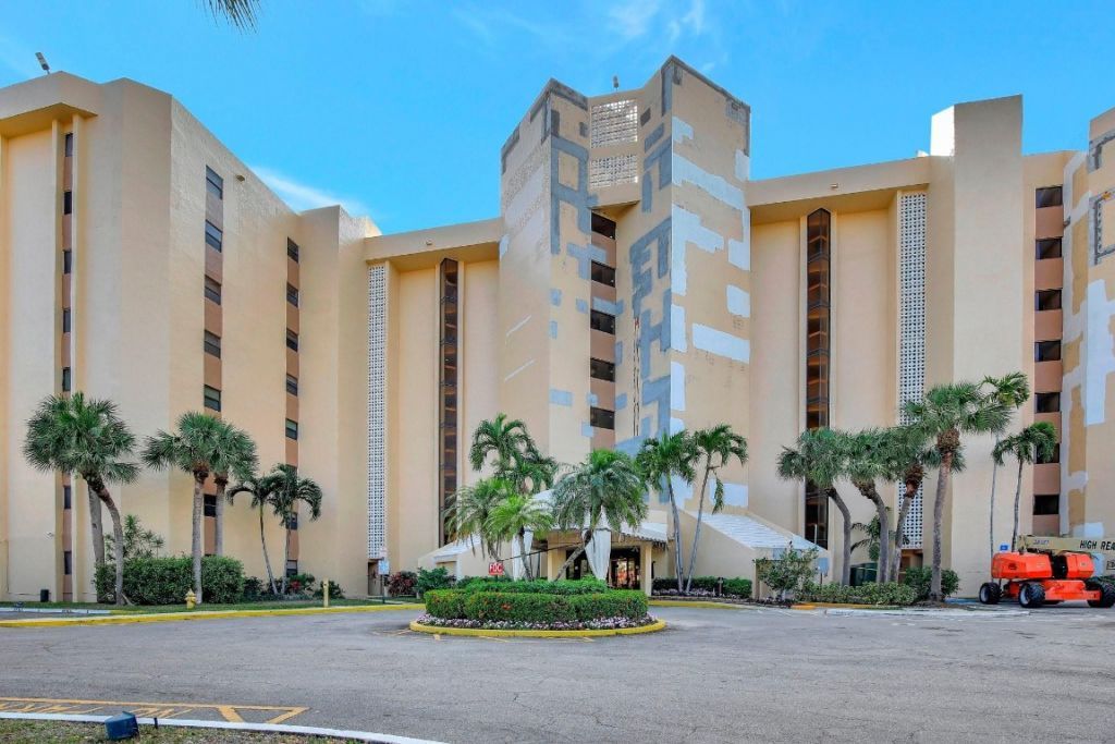 7100 Radice Court, Unit 207, Lauderhill, FL 33319 Photo