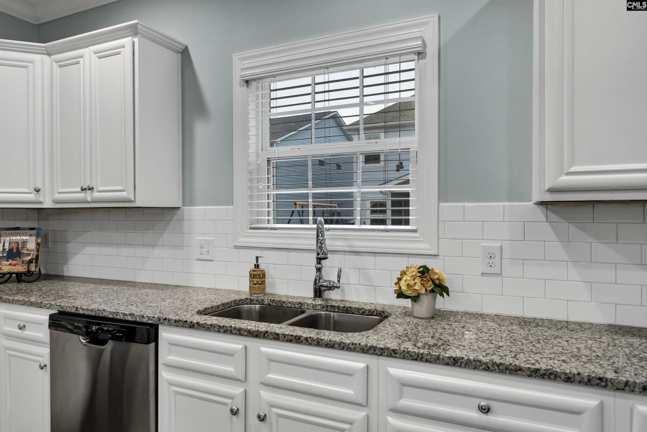 627 Pinnacle Way Photo 6