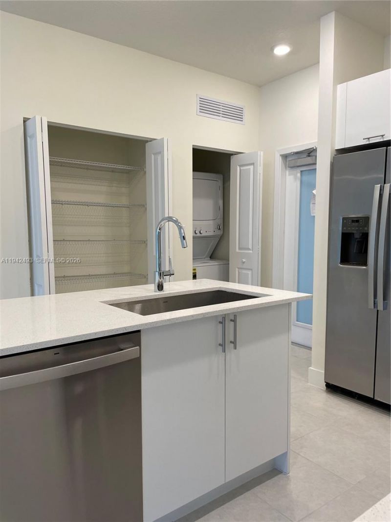 8001 NW 41st St , Unit F-108, Doral, FL 33166 Photo