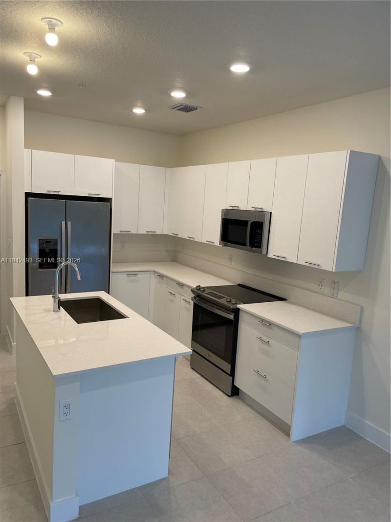 8001 NW 41st St , Unit F-108, Doral, FL 33166 Photo