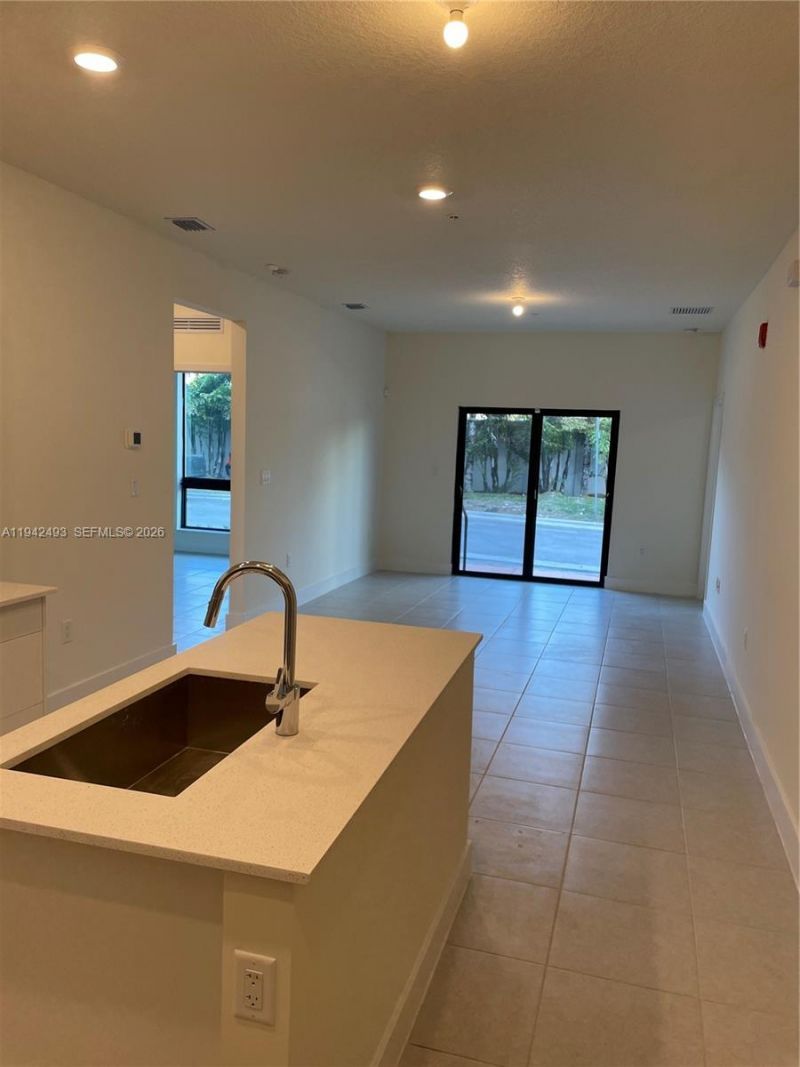 8001 NW 41st St , Unit F-108, Doral, FL 33166 Photo