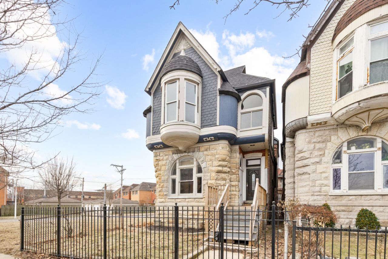 4162 S Lake Park Avenue, Chicago, IL 60653 Main Photo