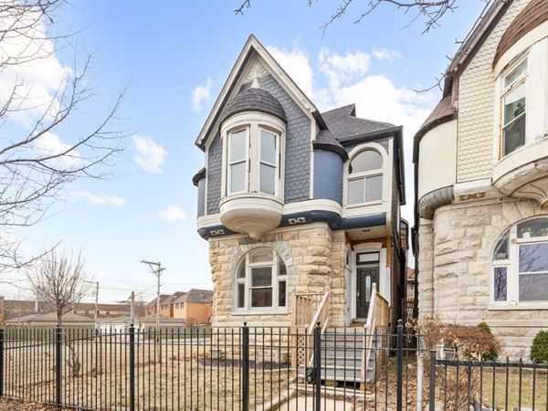 4162 S Lake Park Avenue, Chicago, IL 60653