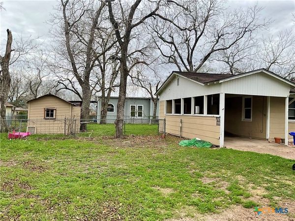 102 Clark Street, Yoakum, TX 77995