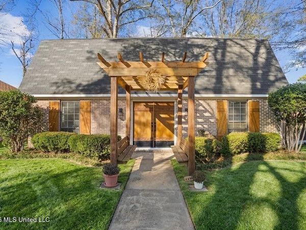 1405 Riverwood Drive, Jackson, MS 39211