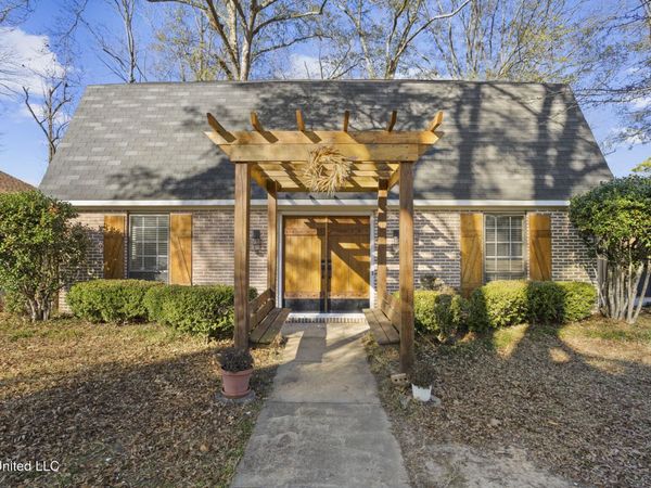 1405 Riverwood Drive, Jackson, MS 39211