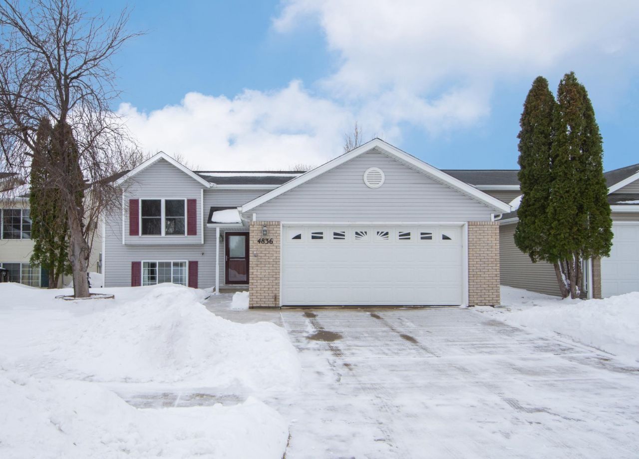 4836 9th Avenue S, Fargo, ND 58103 Main Photo