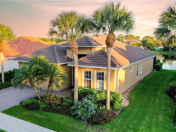 15954 Delasol LN, NAPLES, FL 34110