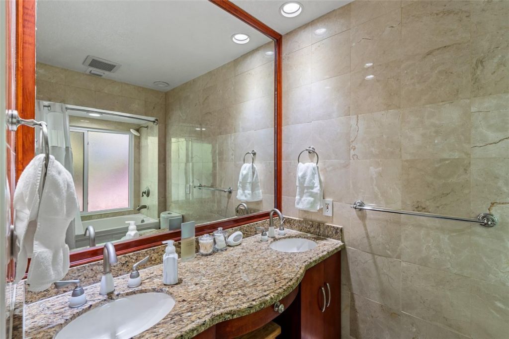 1530 Seabreeze Boulevard, Fort Lauderdale, FL 33316 Photo