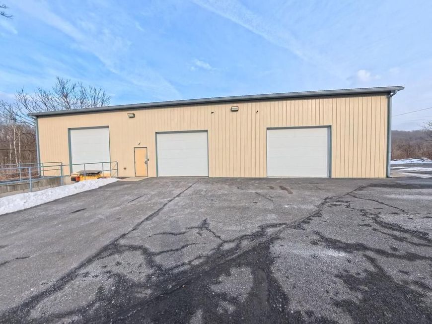 82 Tunnel Road, Pottsville, PA 17901 Main Photo