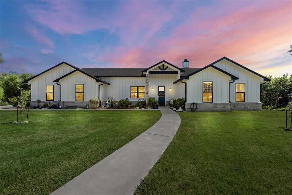 370 Rio Bonito Drive, Robinson, TX 76706 Main Photo