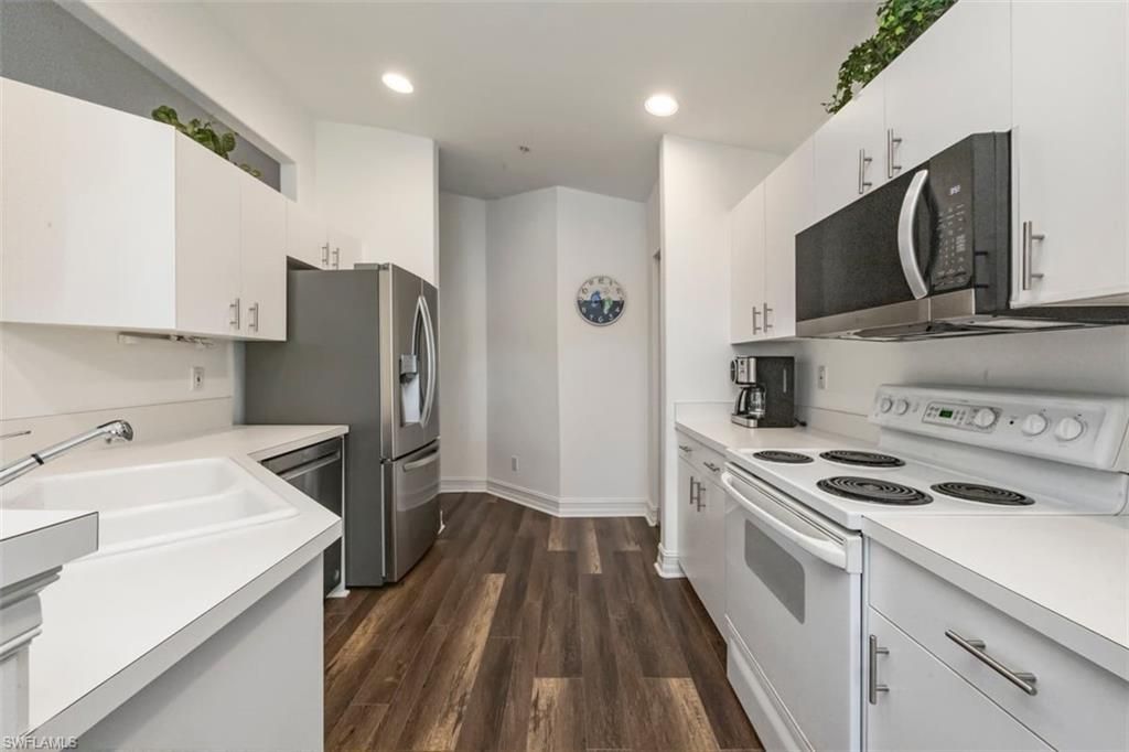 866 Carrick Bend Cir, Unit 201, Naples, FL 34110 Photo