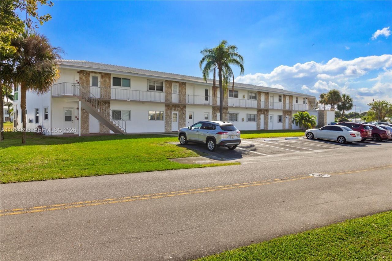 2850 W Golf Blvd, Unit 211, Pompano Beach, FL 33064 Photo