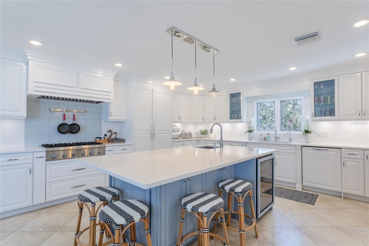 3901 13th Way Ne, Saint Petersburg, FL 33703 Photo