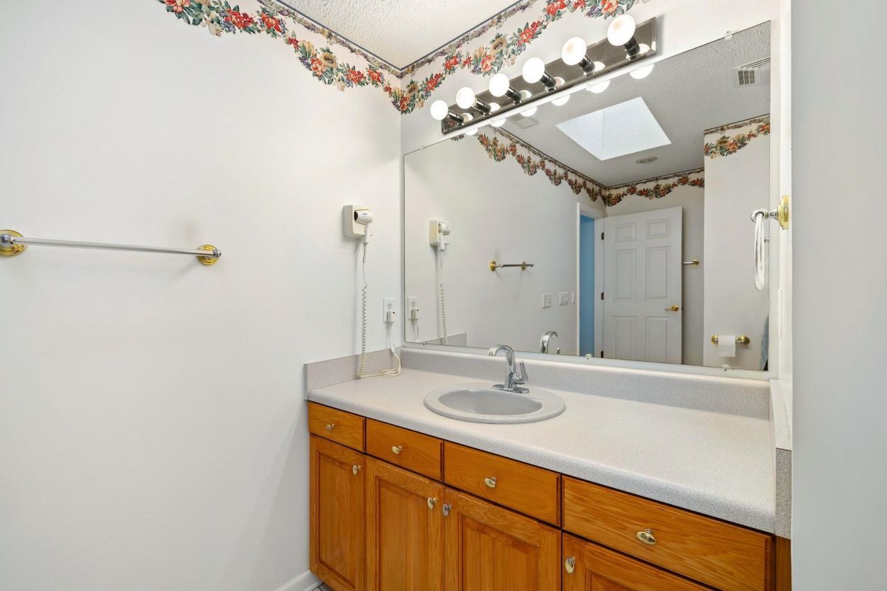 2 Fairway Drive Photo 37