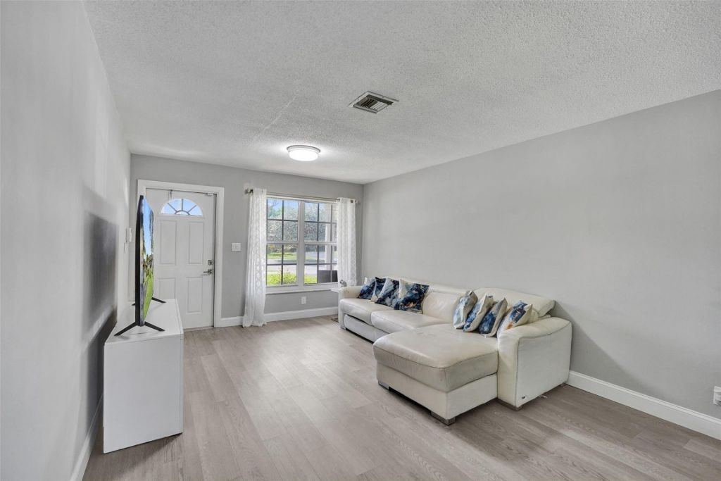 4017 Woodside Drive, Coral Springs, FL 33065 Photo