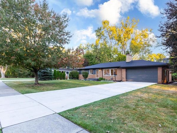19332 Beverly Road, Beverly Hills Vlg, MI 48025