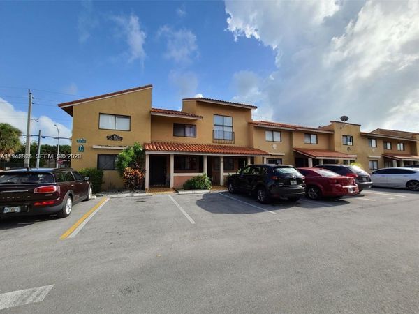 2710 W 60th Pl, Unit 202, Hialeah, FL 33016