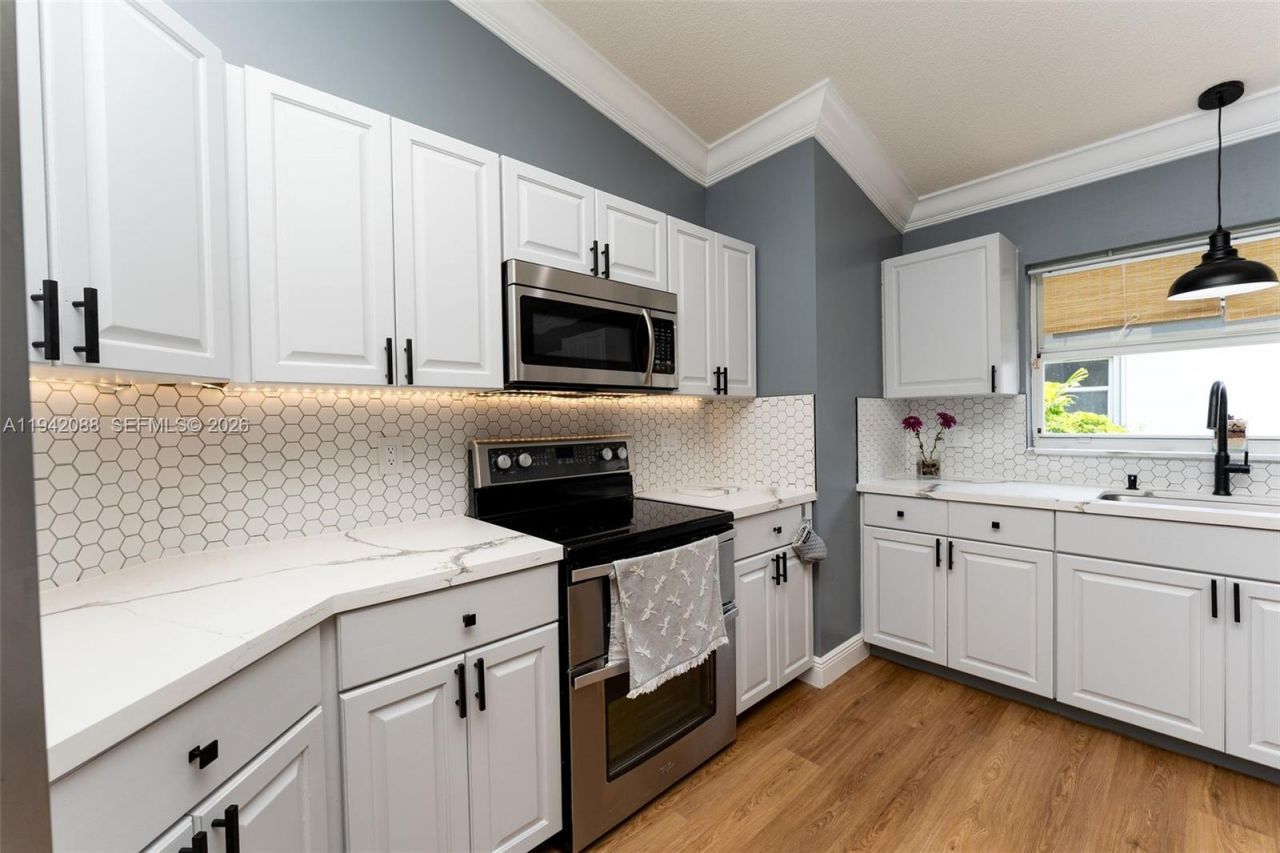 13080 NW 8th Ct, Sunrise, FL 33325 Photo